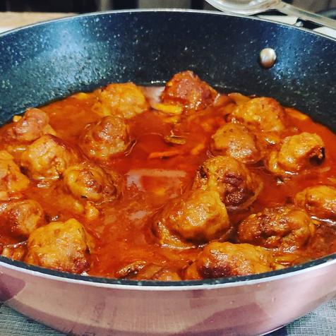 albóndiga con tomate
